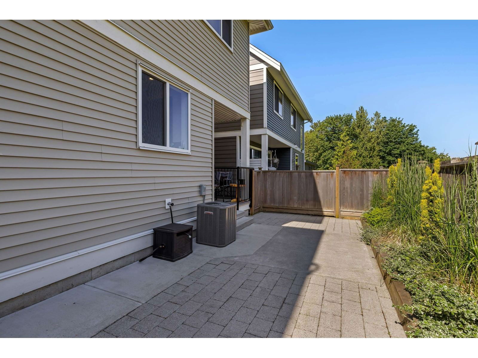 26 - 4295 OLD CLAYBURN Image 38