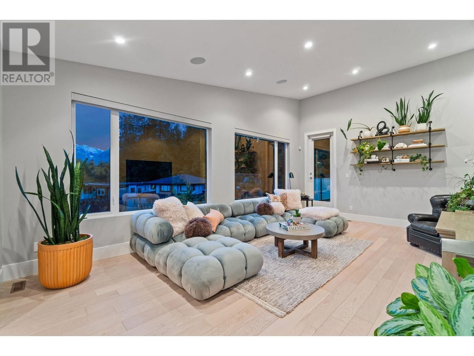 3350 DESCARTES PLACE Image 24