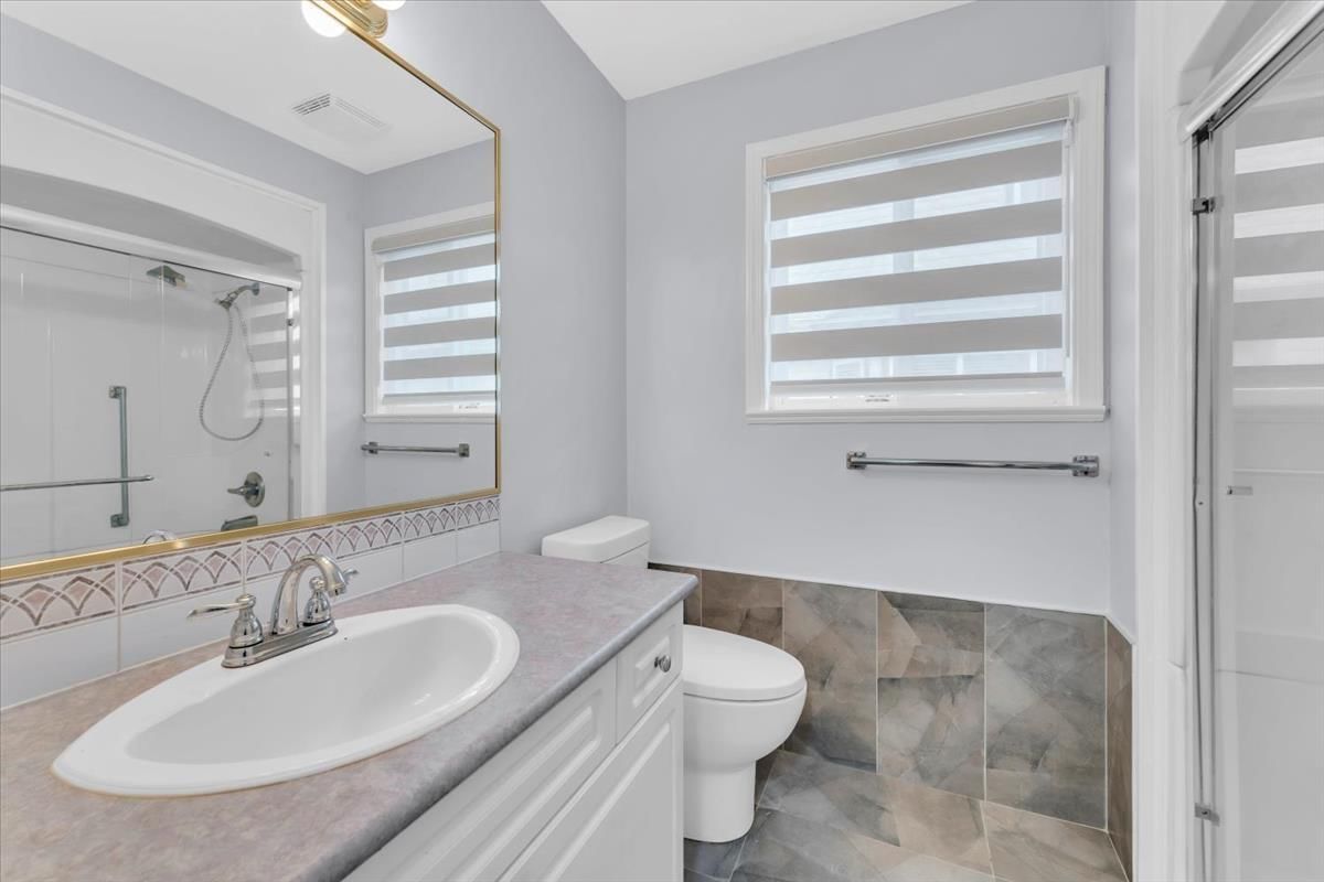6182 168 STREET Image 19