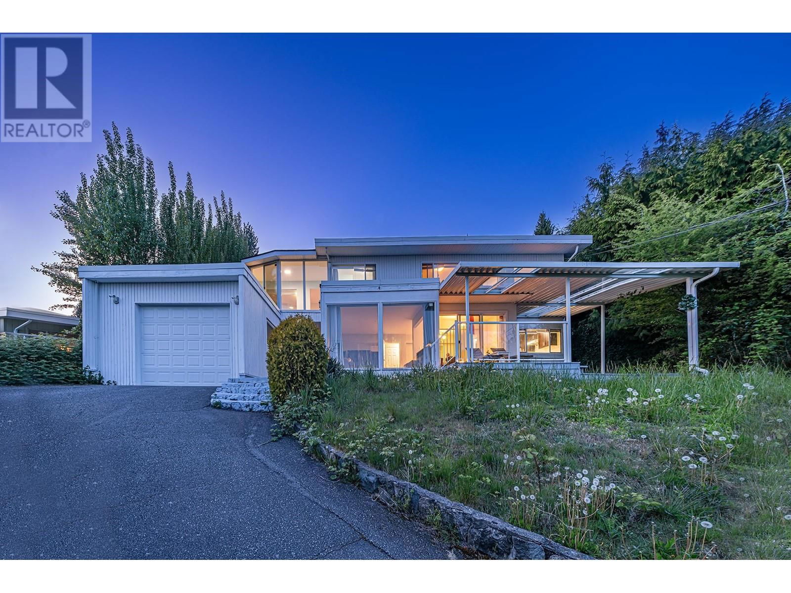 2365 QUEENS AVENUE Image 1