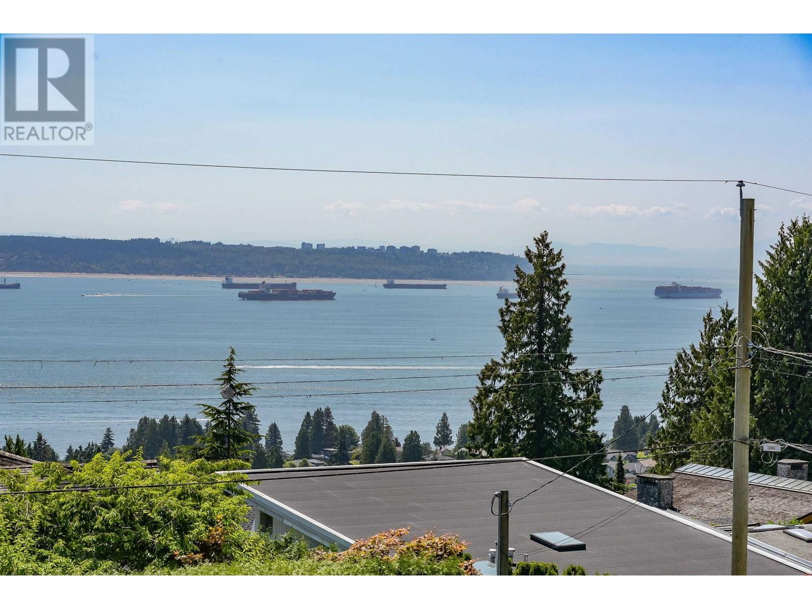 2365 QUEENS AVENUE Image 14
