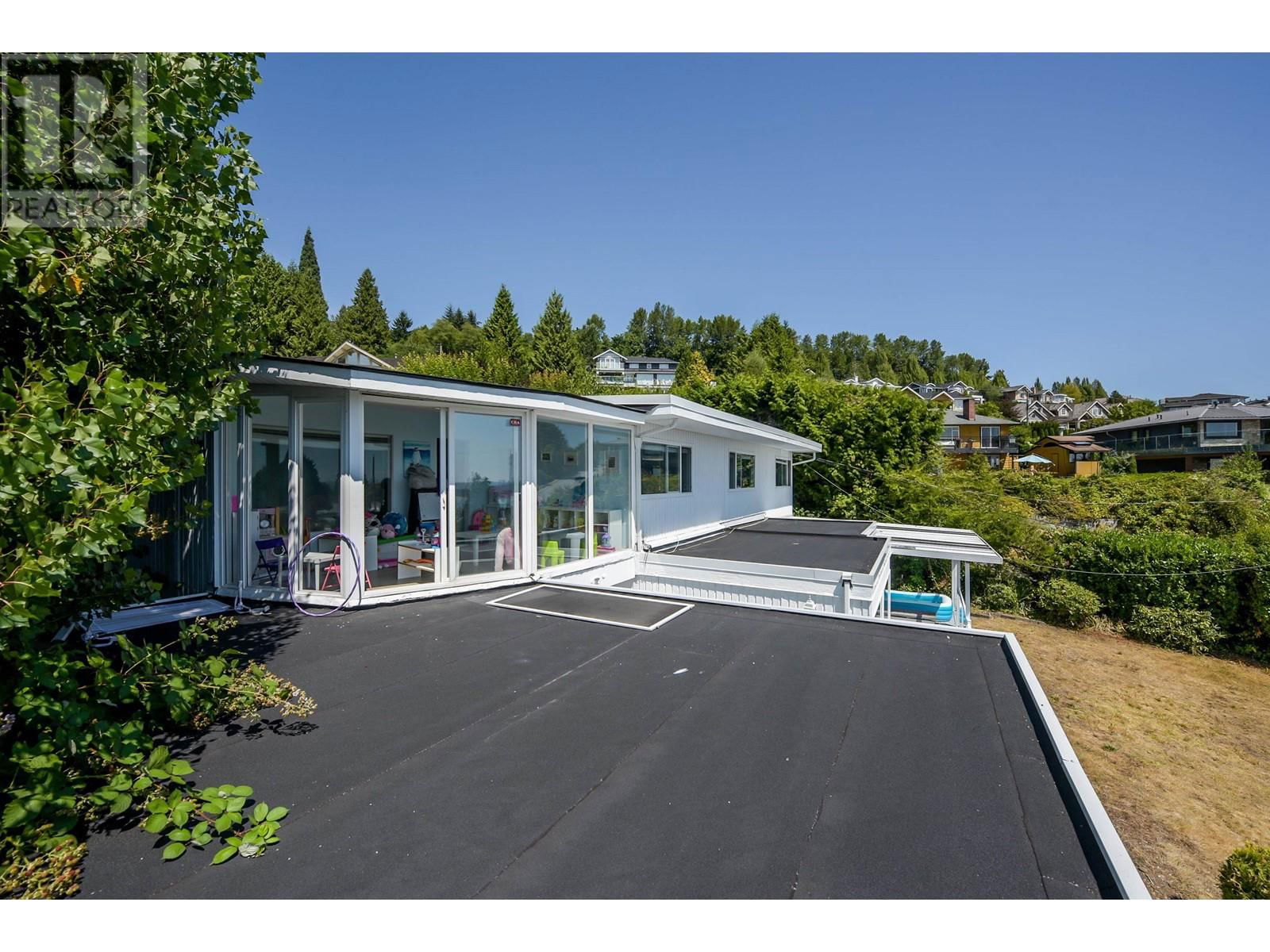2365 QUEENS AVENUE Image 16