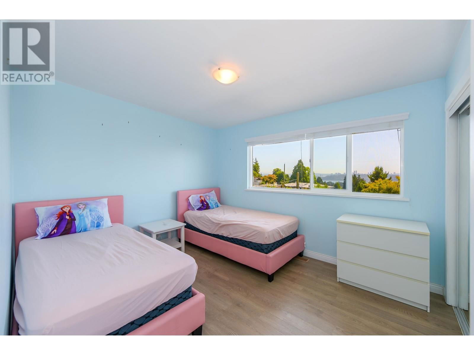 2365 QUEENS AVENUE Image 19