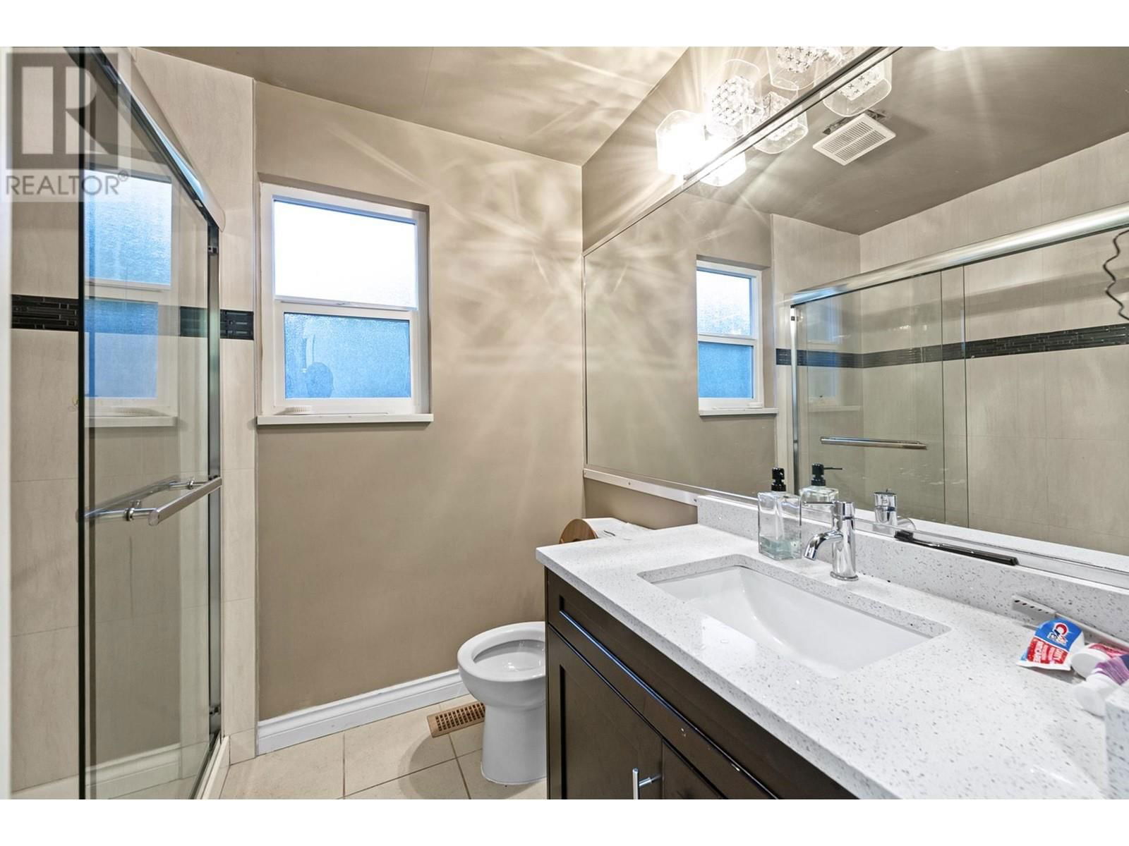 2365 QUEENS AVENUE Image 26