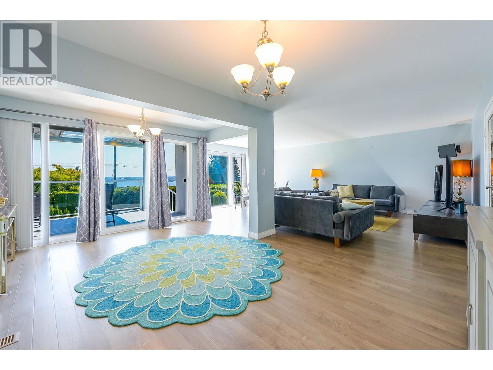2365 QUEENS AVENUE Image 27