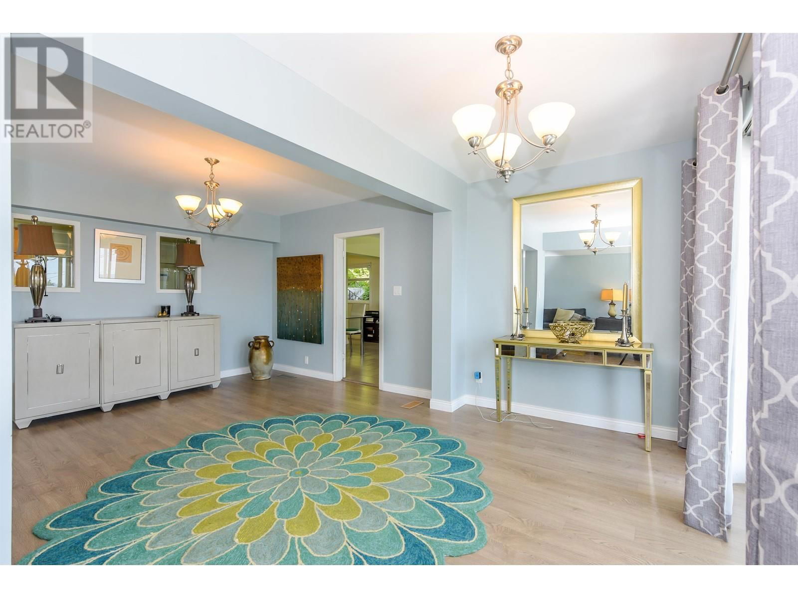 2365 QUEENS AVENUE Image 28