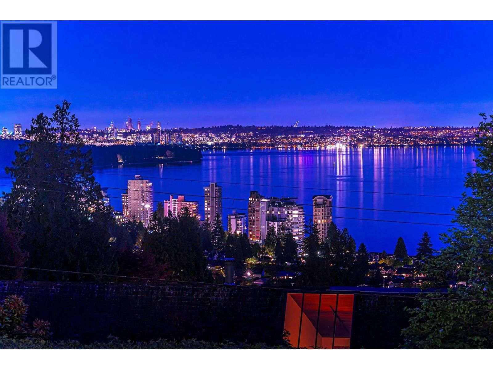 2365 QUEENS AVENUE Image 3