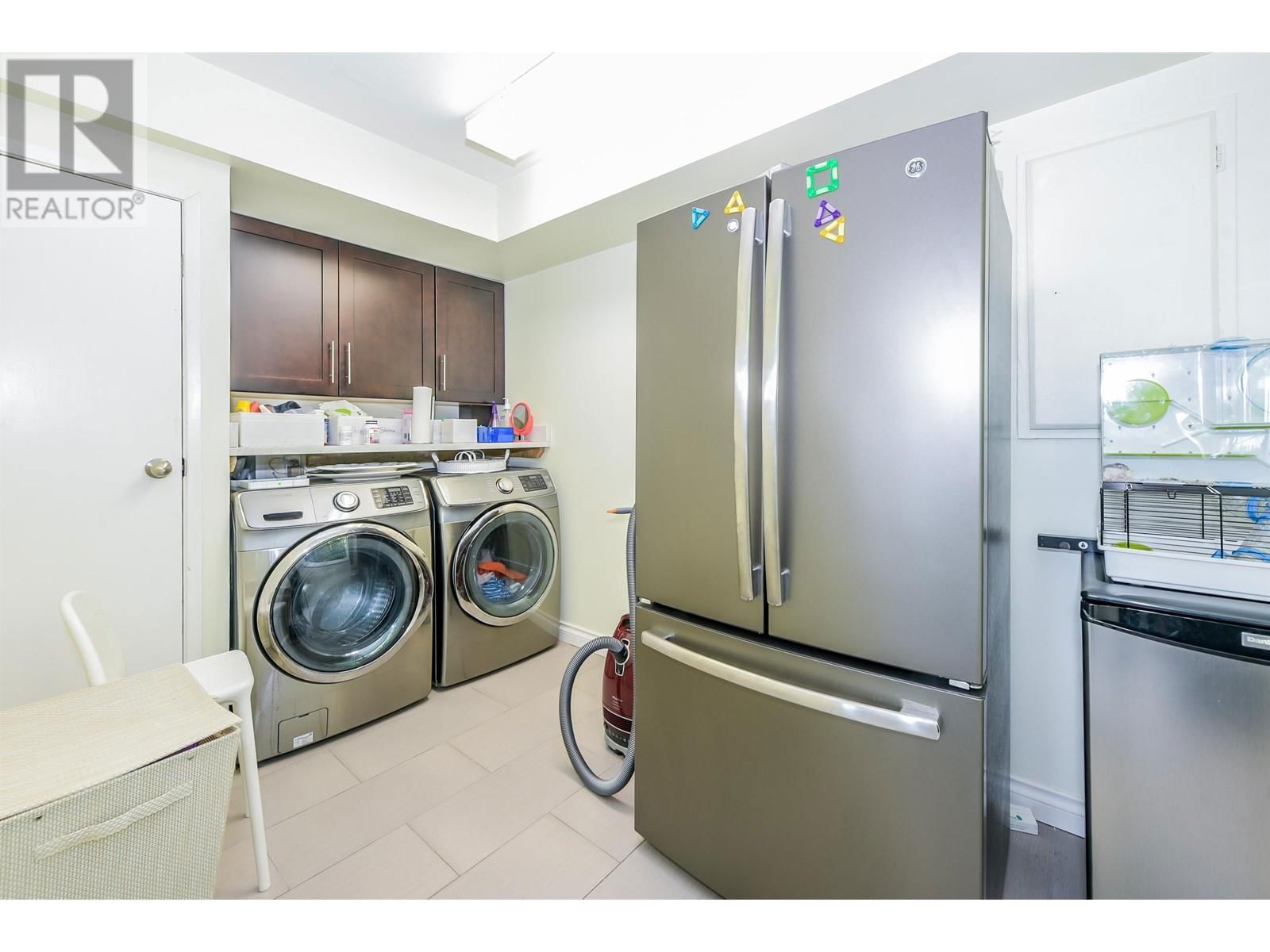 2365 QUEENS AVENUE Image 31