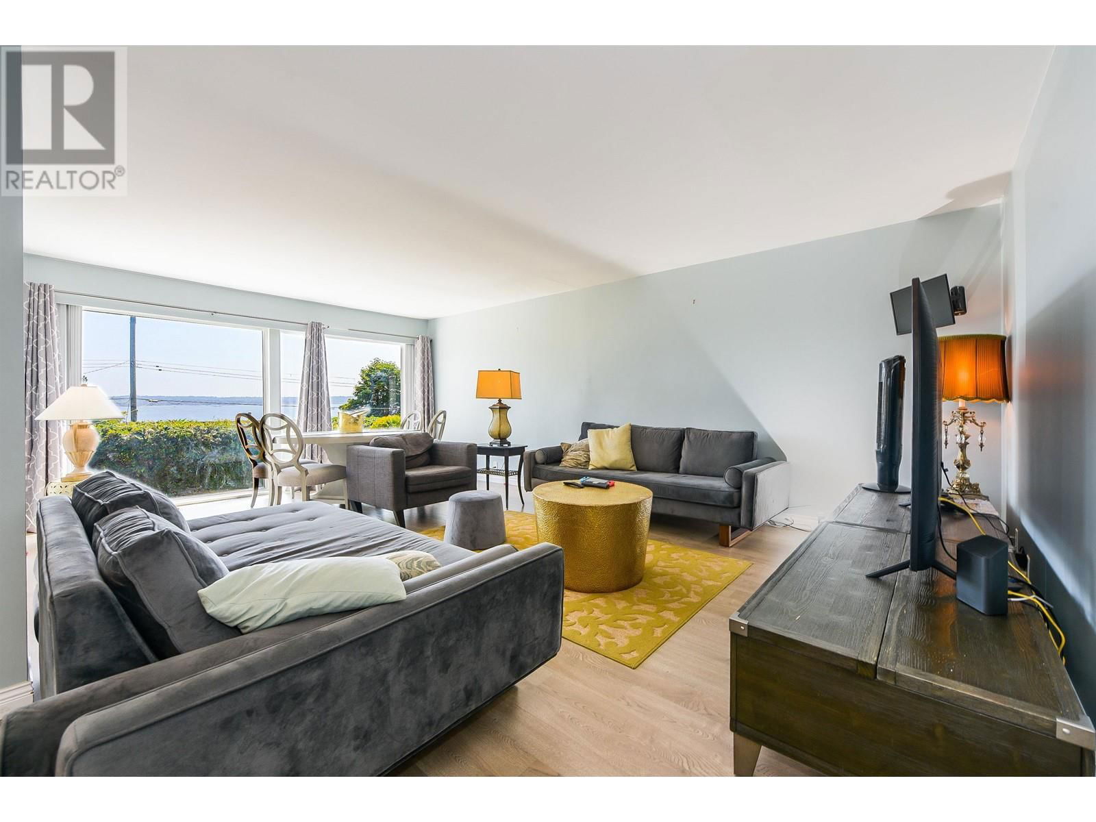 2365 QUEENS AVENUE Image 6