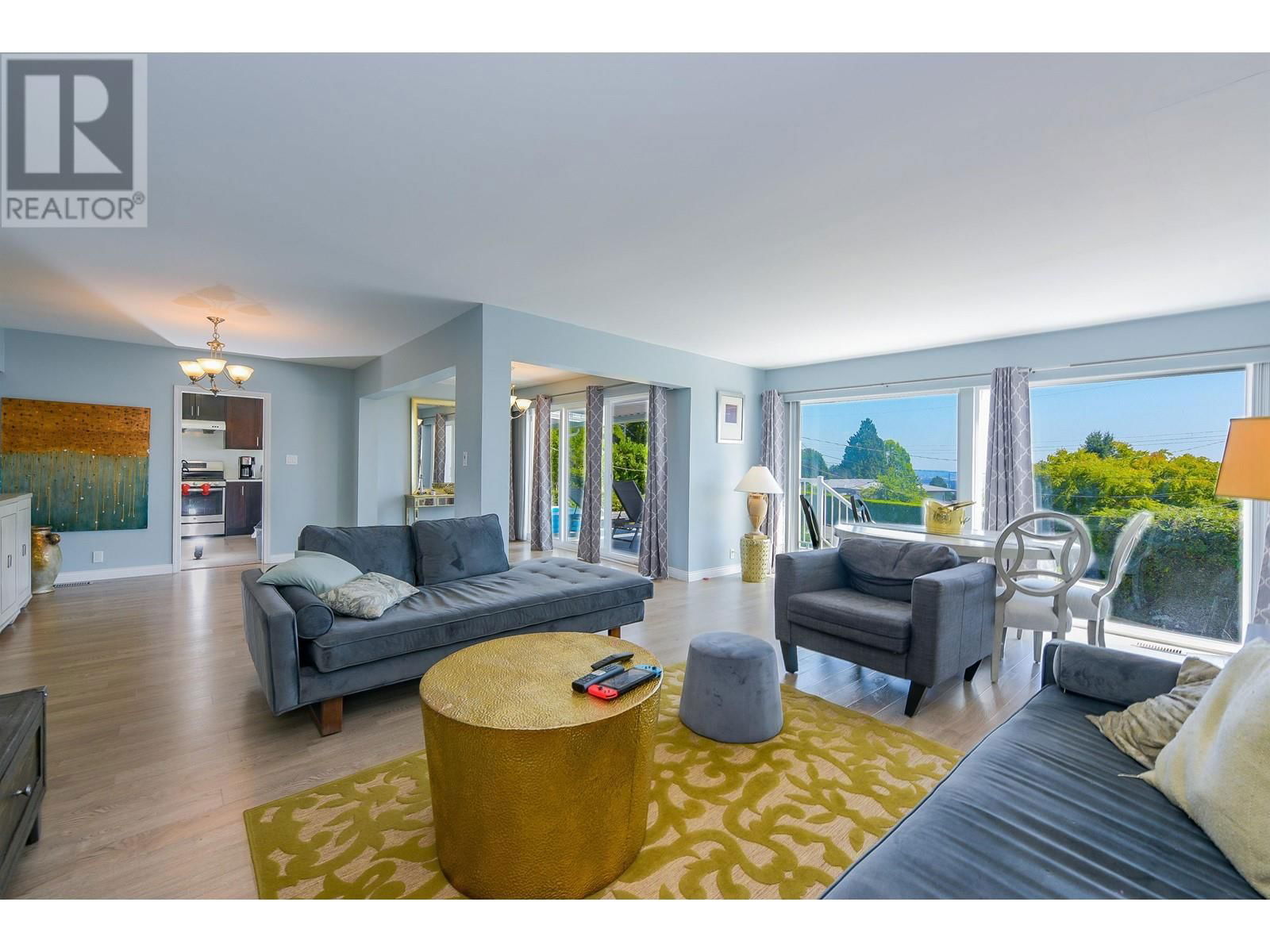 2365 QUEENS AVENUE Image 7