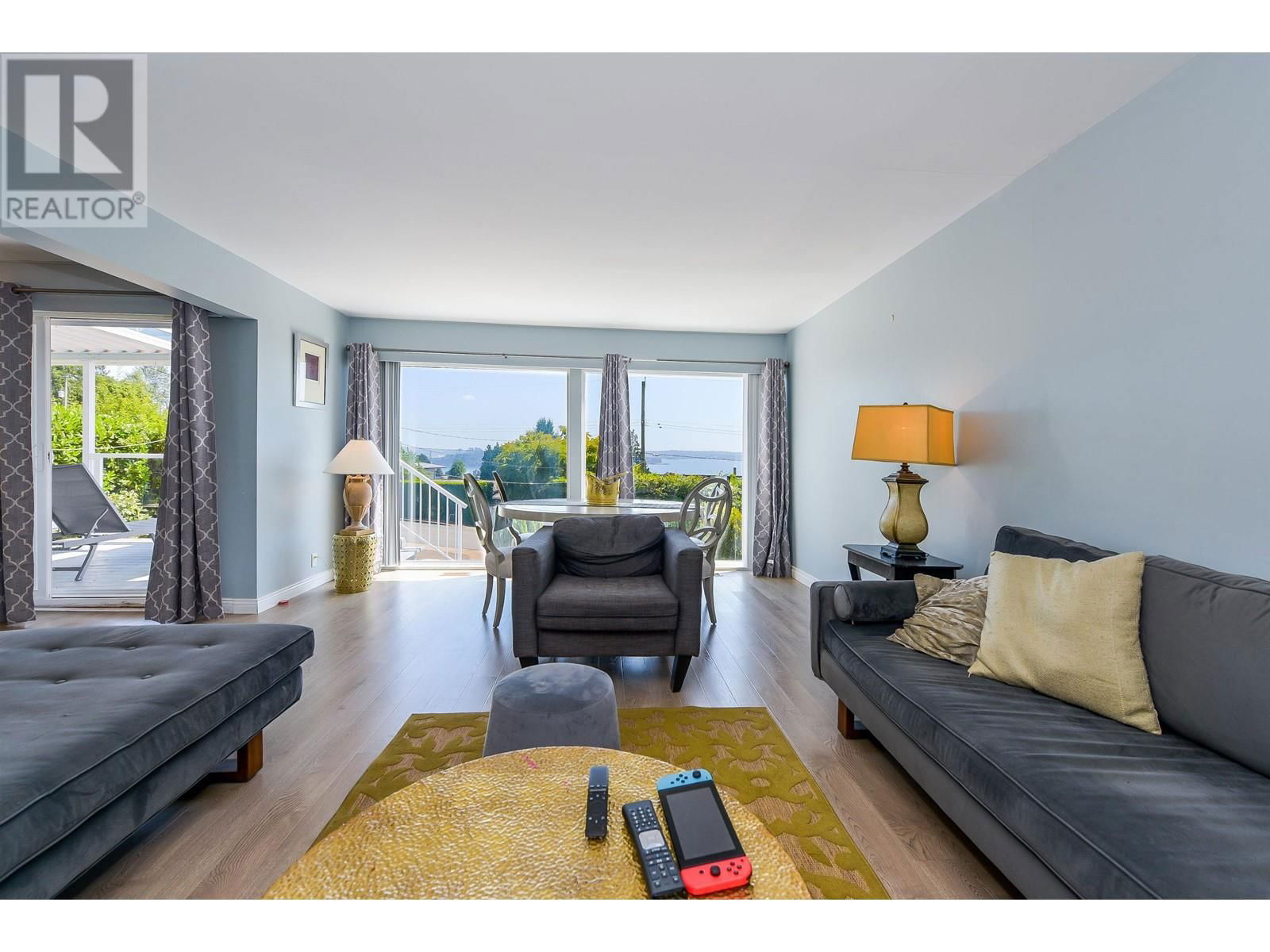 2365 QUEENS AVENUE Image 8
