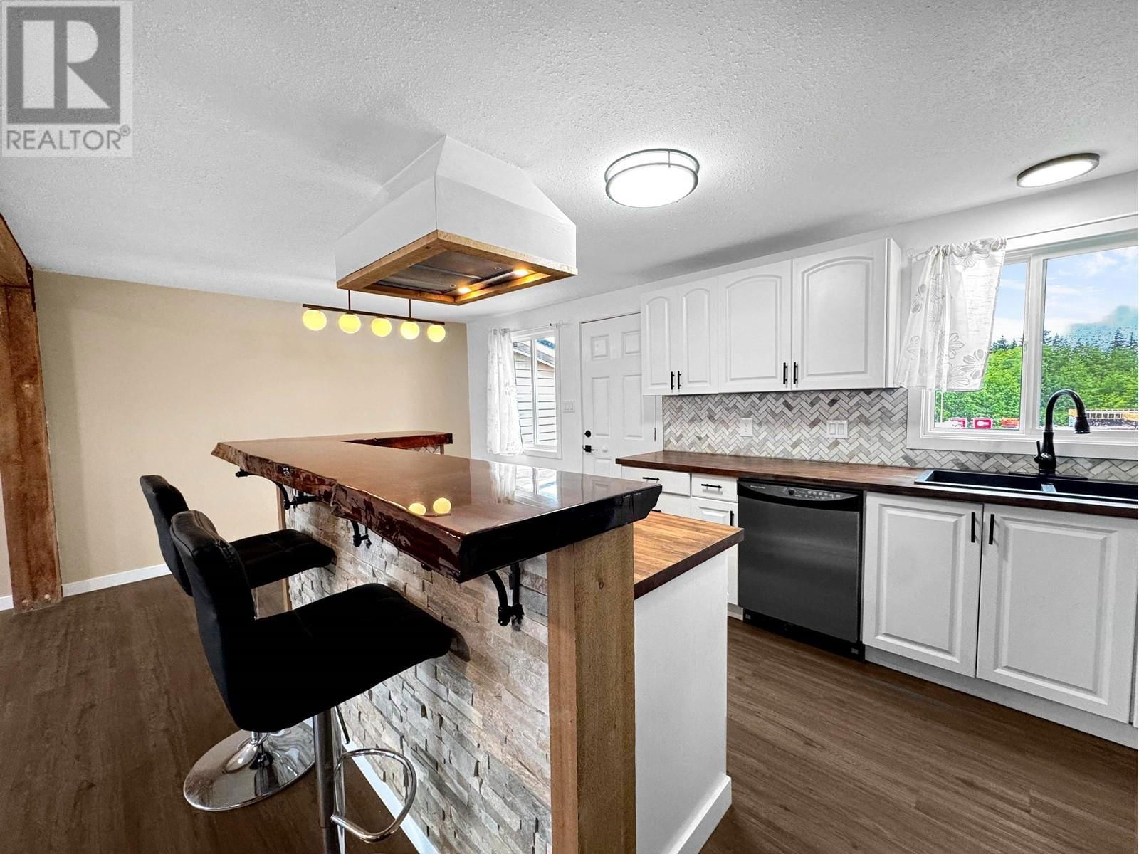 107 CARLSON STREET Image 6
