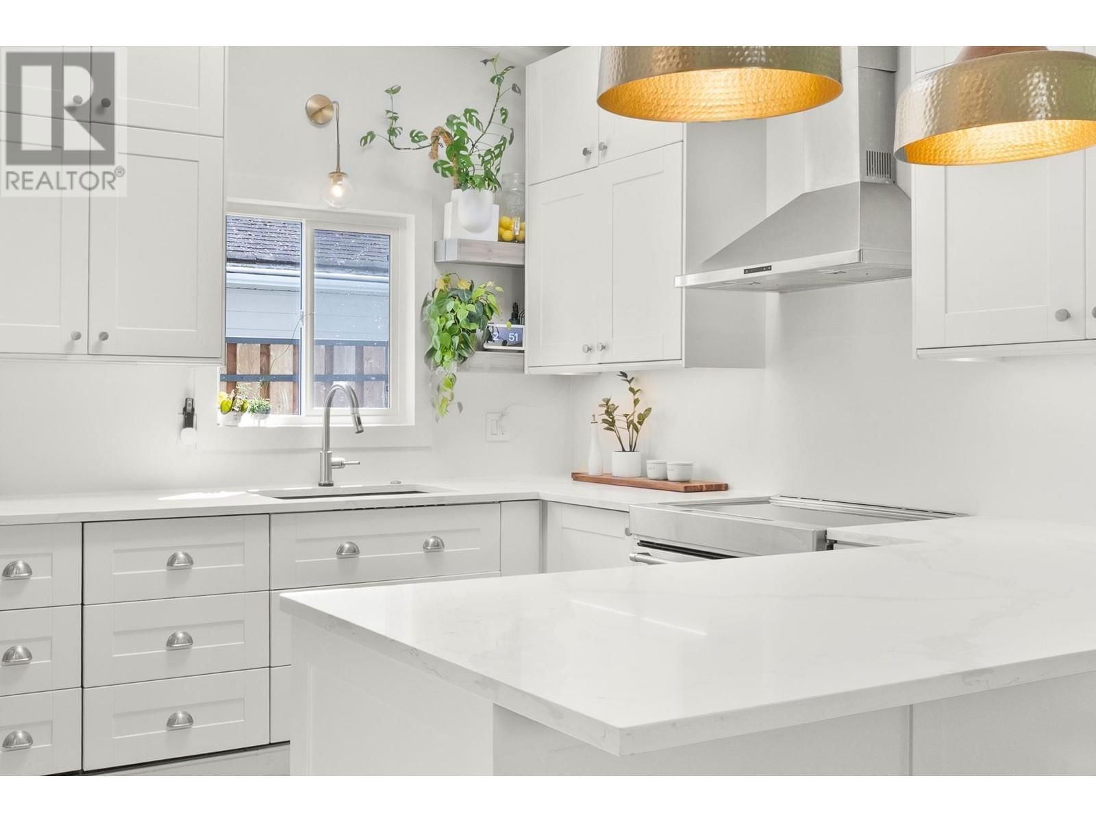 3456 VINCENT STREET Image 11