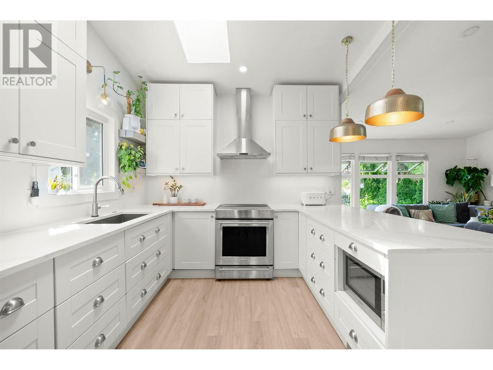 3456 VINCENT STREET Image 12