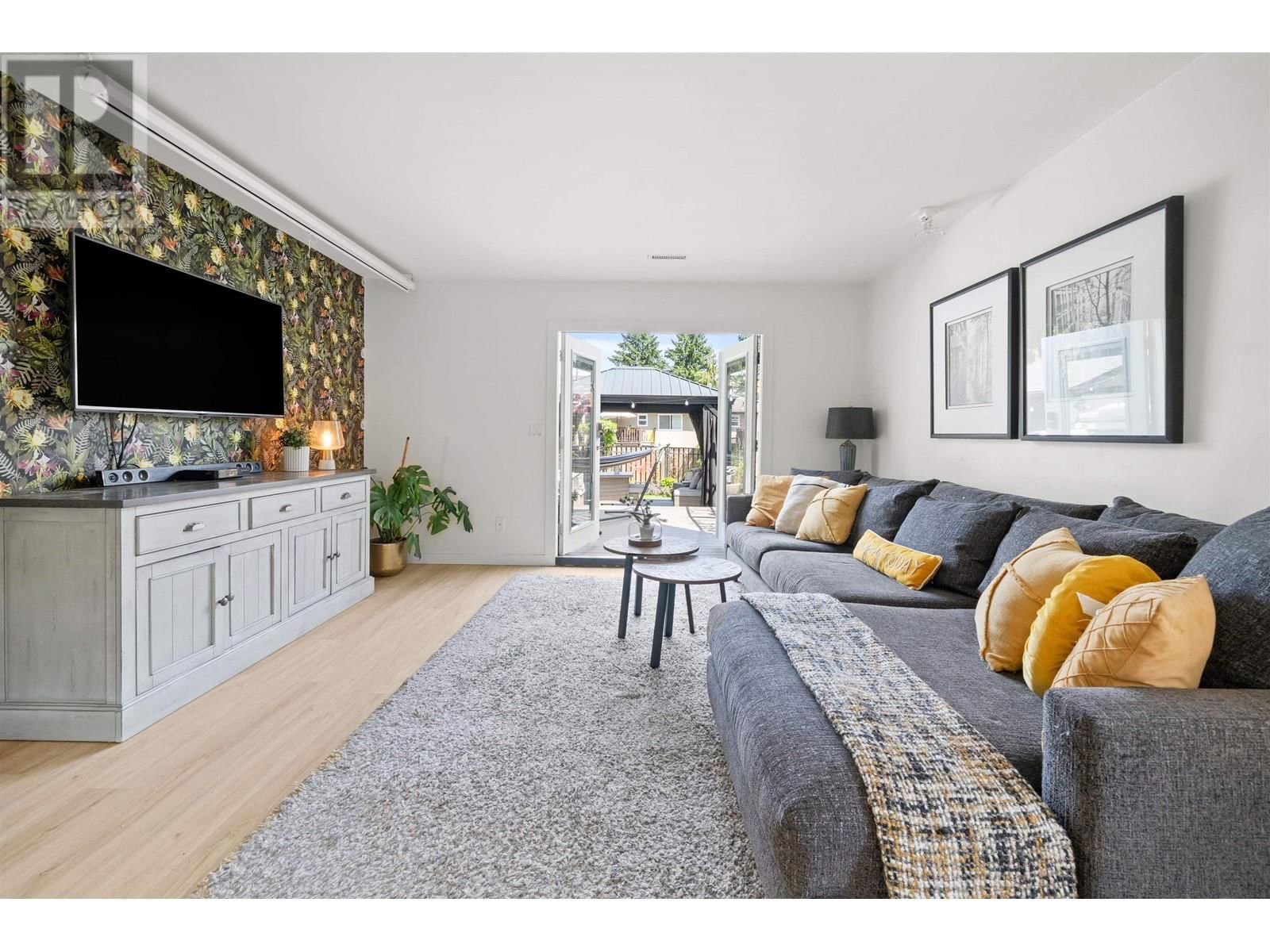 3456 VINCENT STREET Image 14