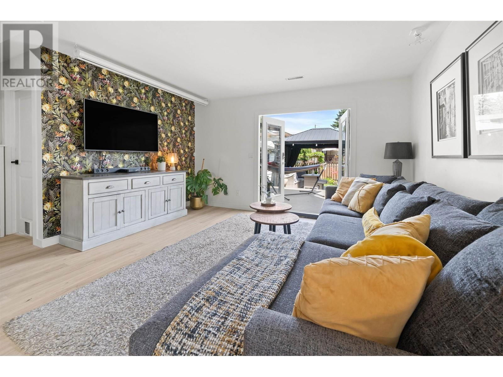 3456 VINCENT STREET Image 15