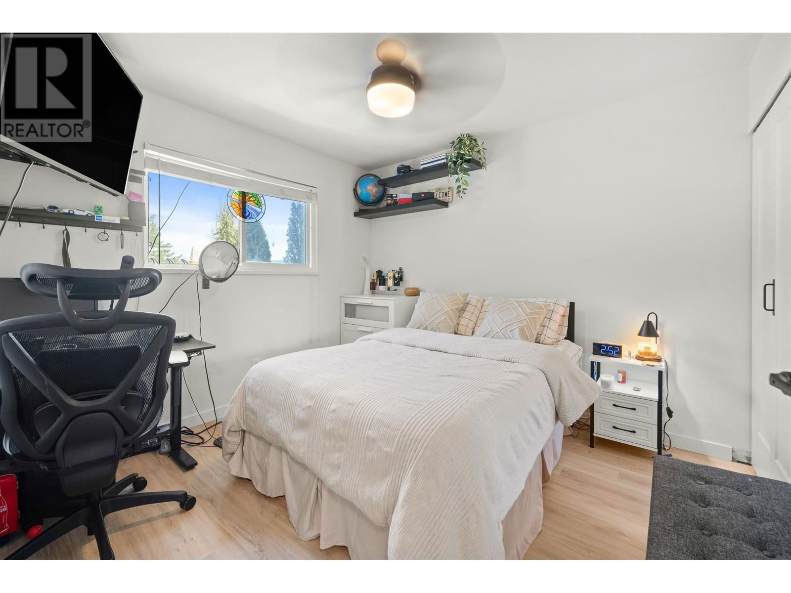 3456 VINCENT STREET Image 19