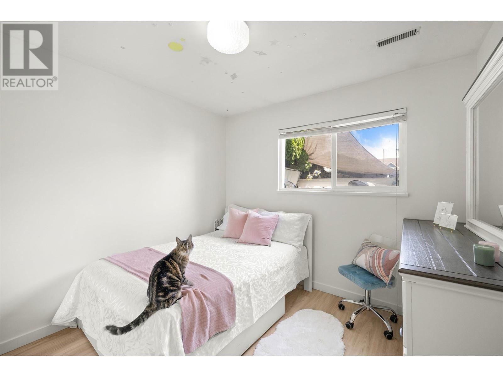3456 VINCENT STREET Image 20