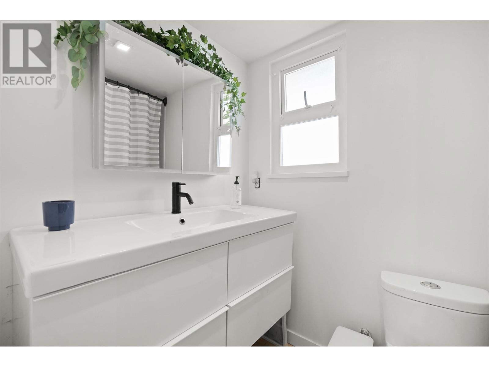 3456 VINCENT STREET Image 24