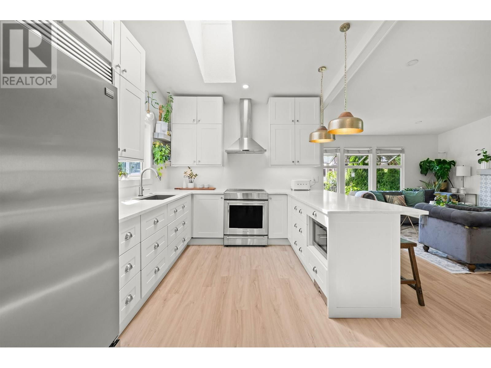 3456 VINCENT STREET Image 8