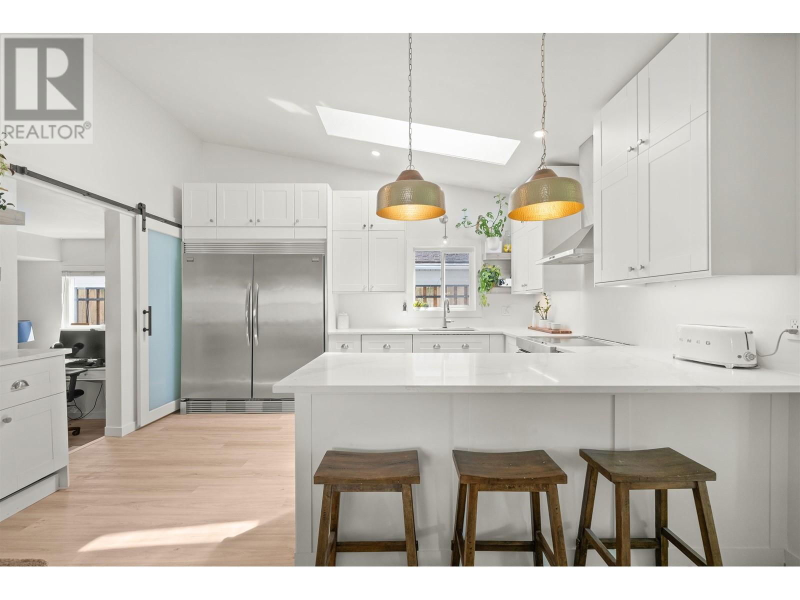 3456 VINCENT STREET Image 9