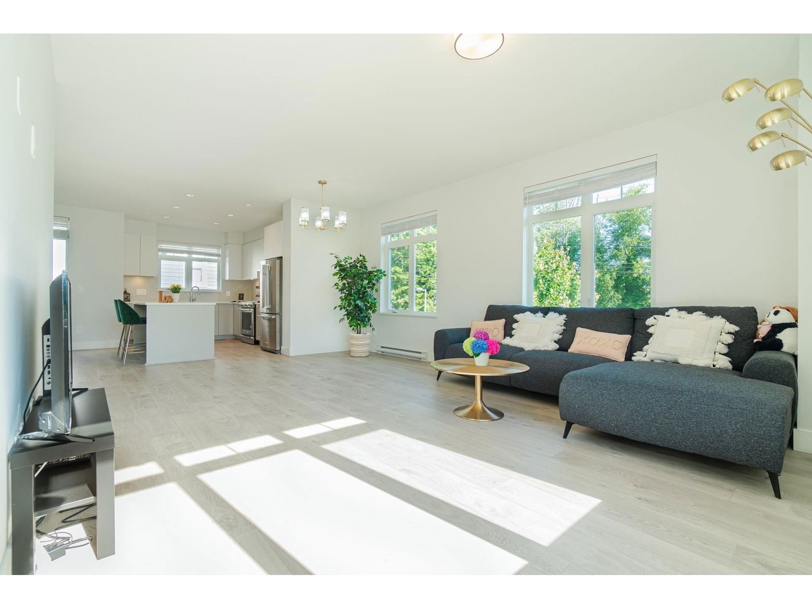 18 - 2070 OAK MEADOWS Image 11