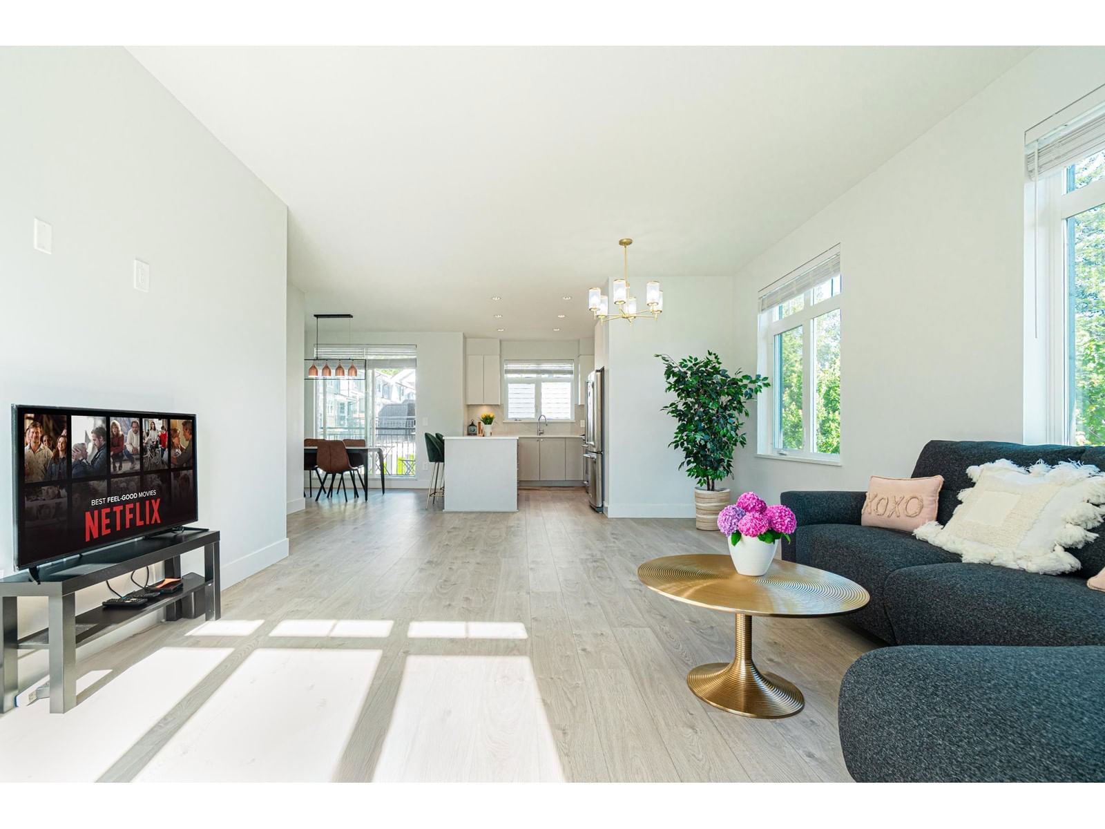 18 - 2070 OAK MEADOWS Image 12