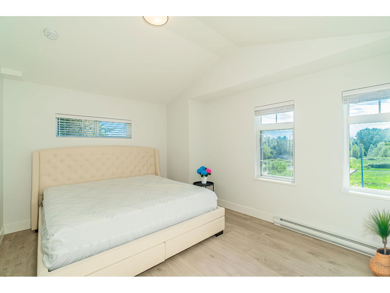 18 - 2070 OAK MEADOWS Image 21