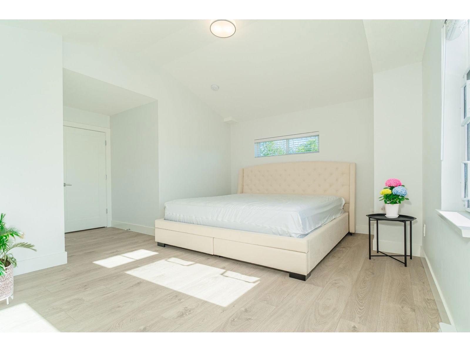 18 - 2070 OAK MEADOWS Image 22