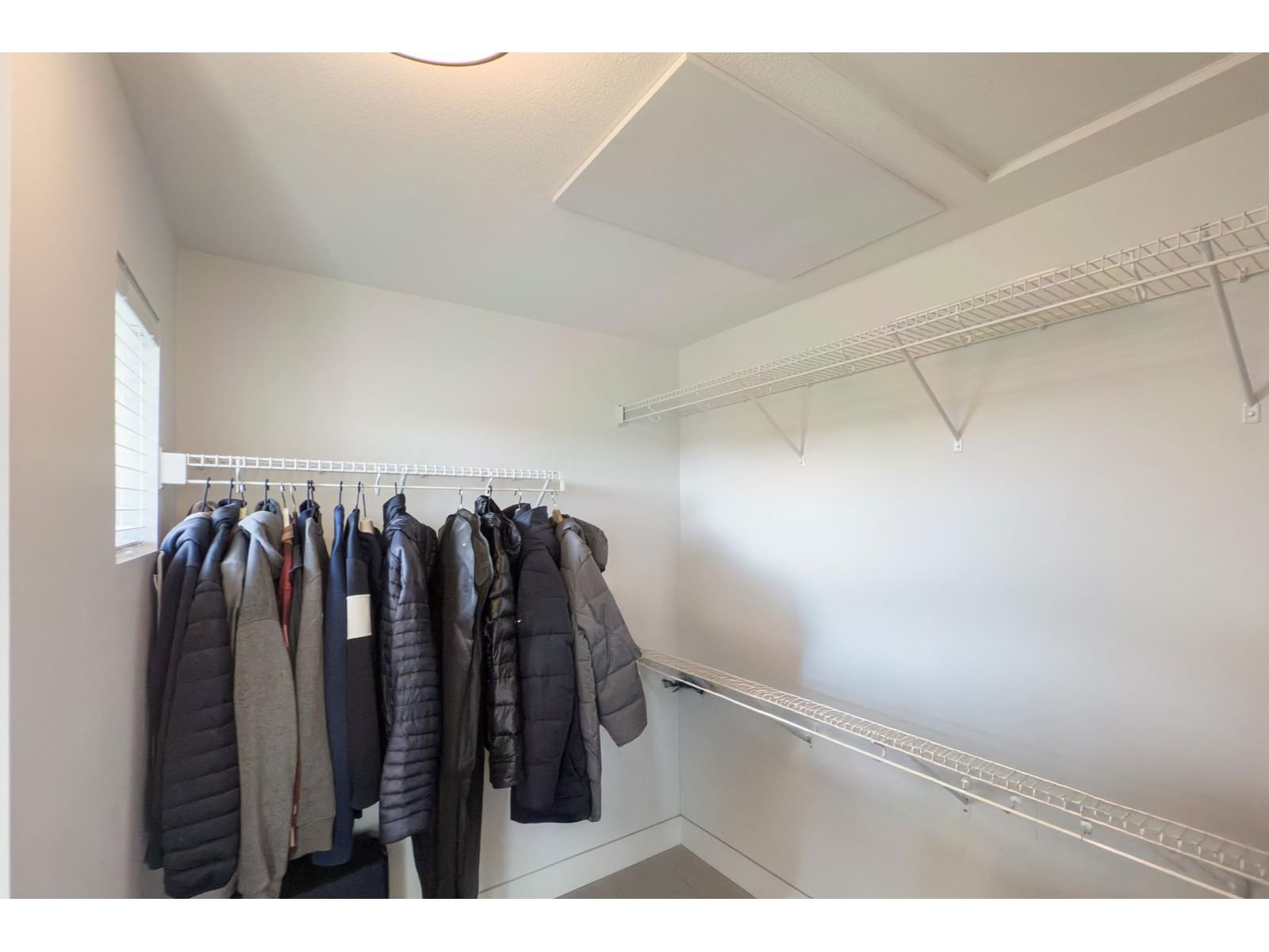 18 - 2070 OAK MEADOWS Image 23