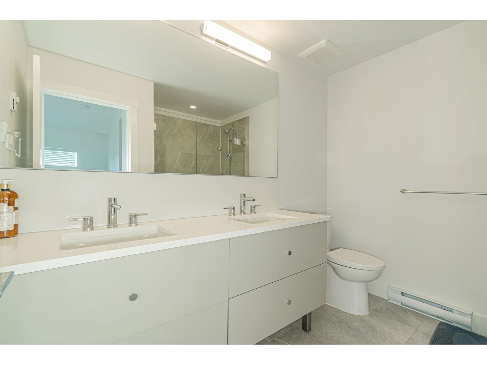 18 - 2070 OAK MEADOWS Image 24