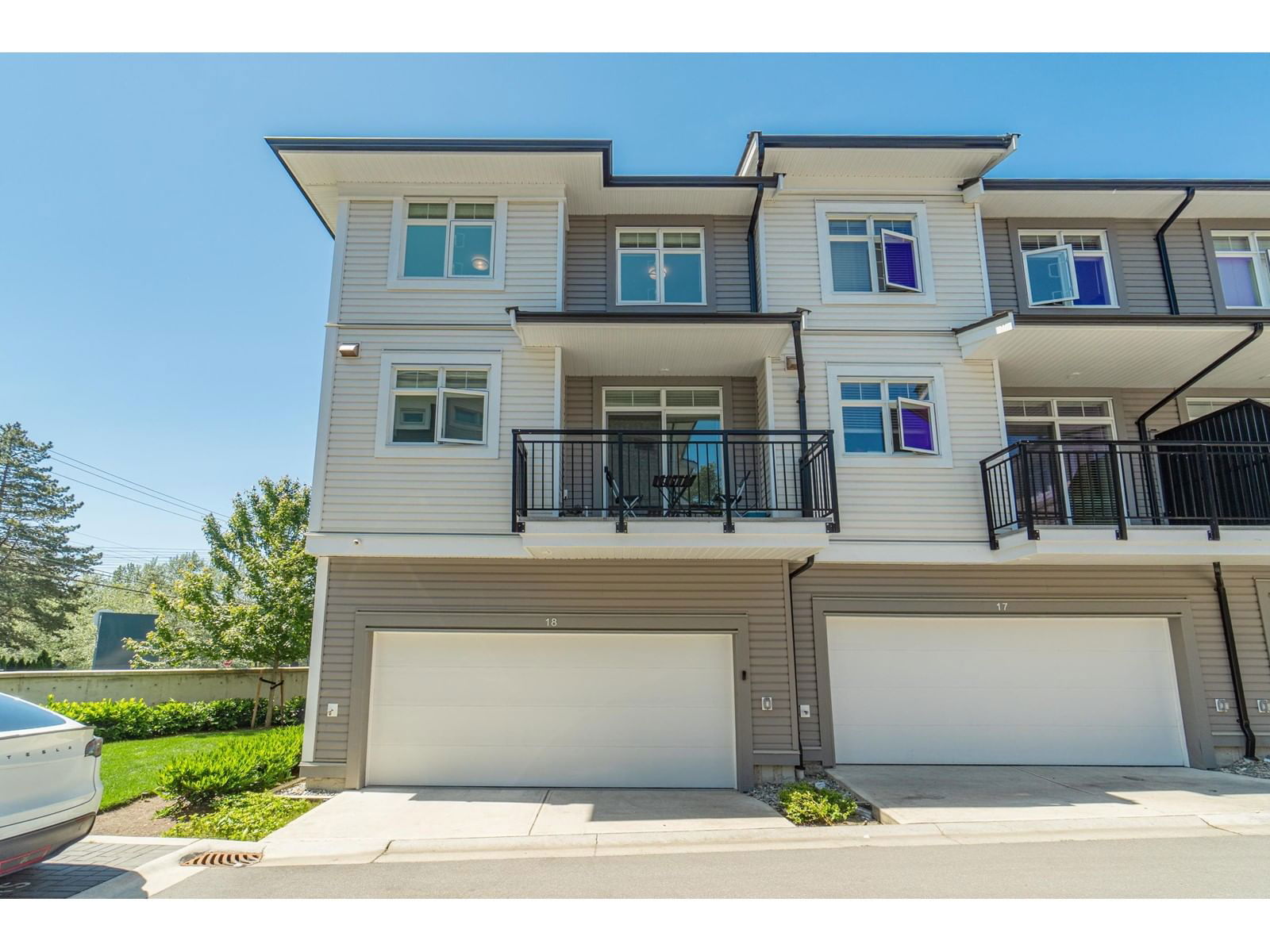 18 - 2070 OAK MEADOWS Image 3