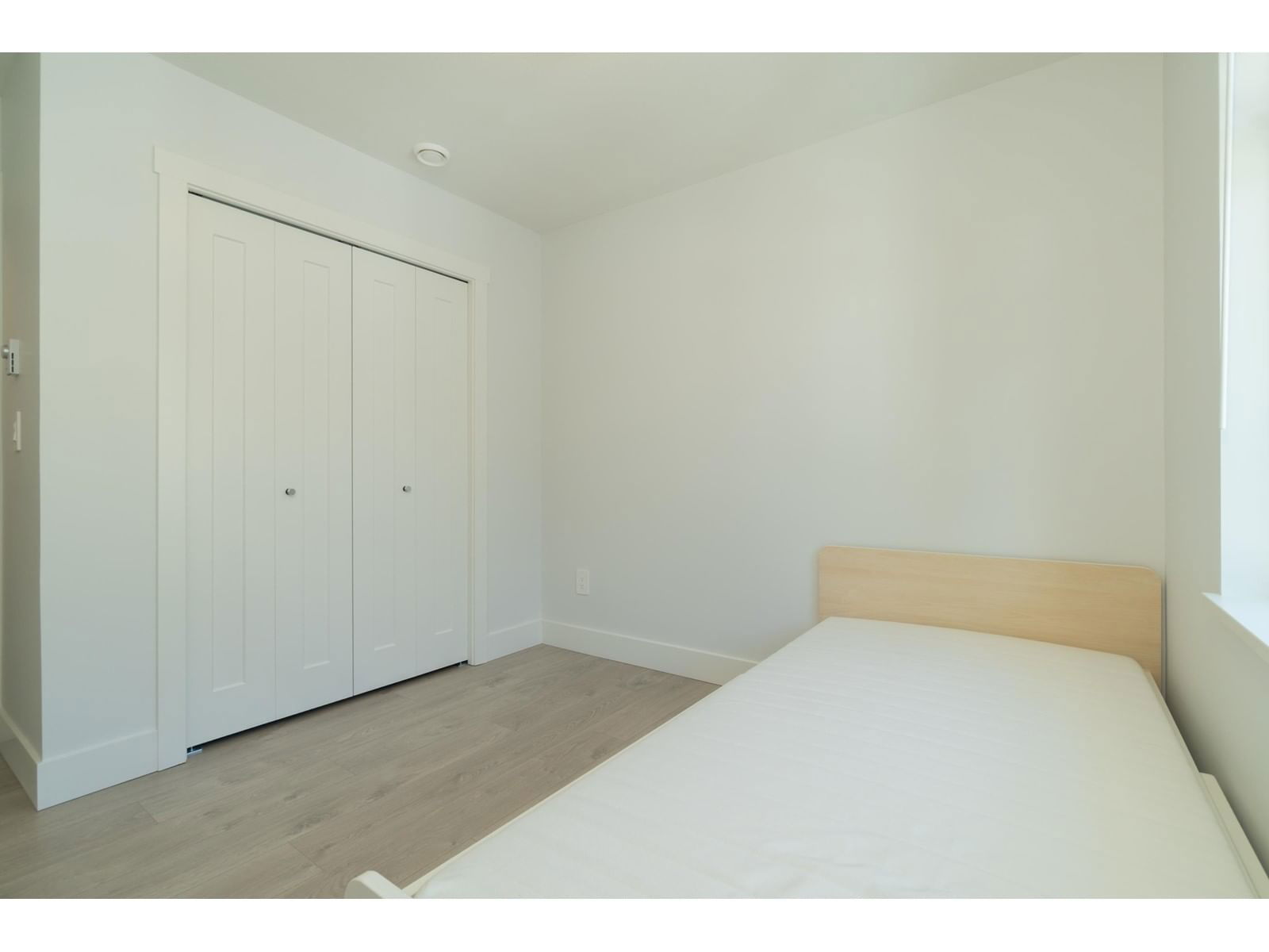 18 - 2070 OAK MEADOWS Image 30
