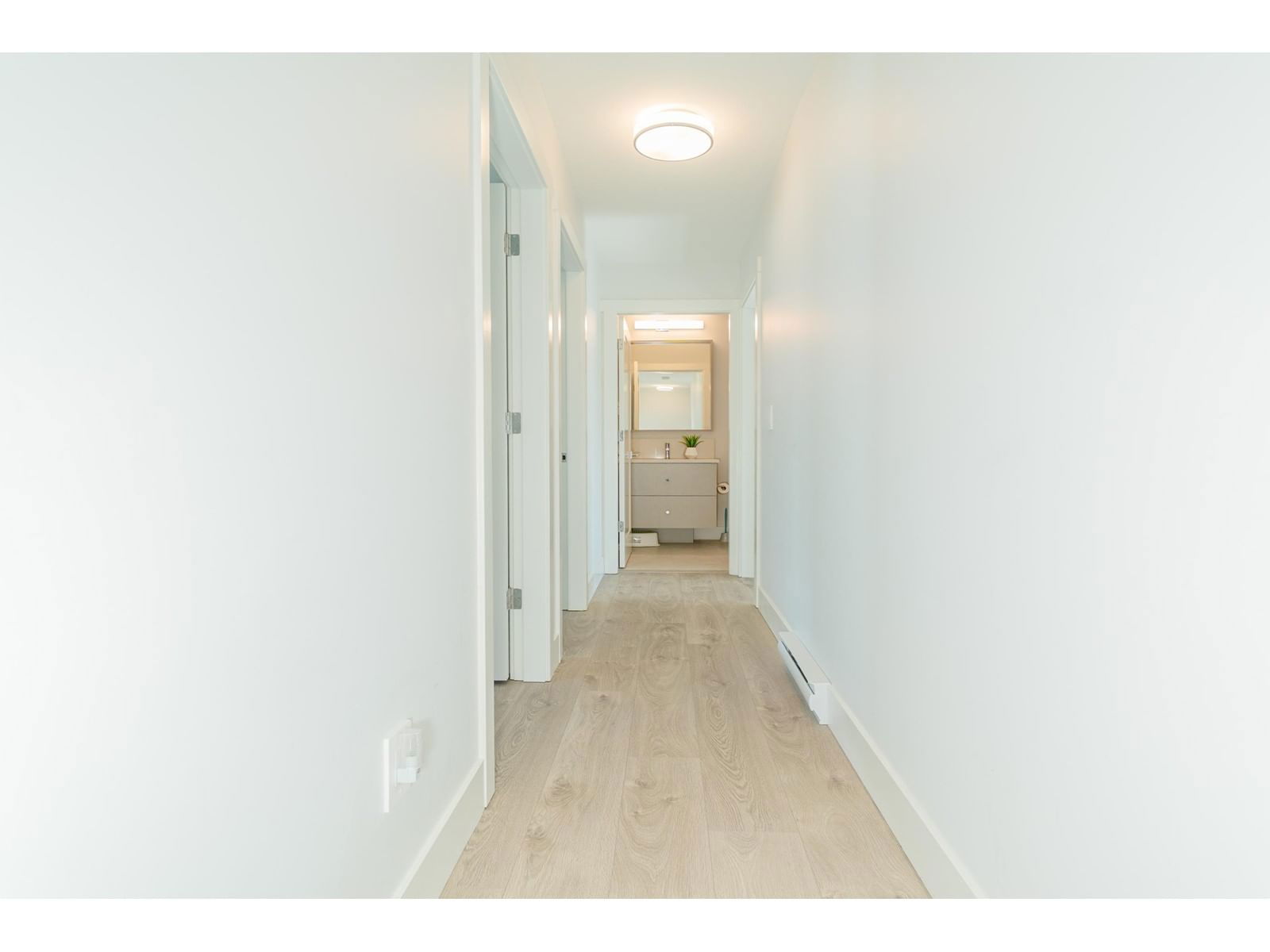 18 - 2070 OAK MEADOWS Image 32