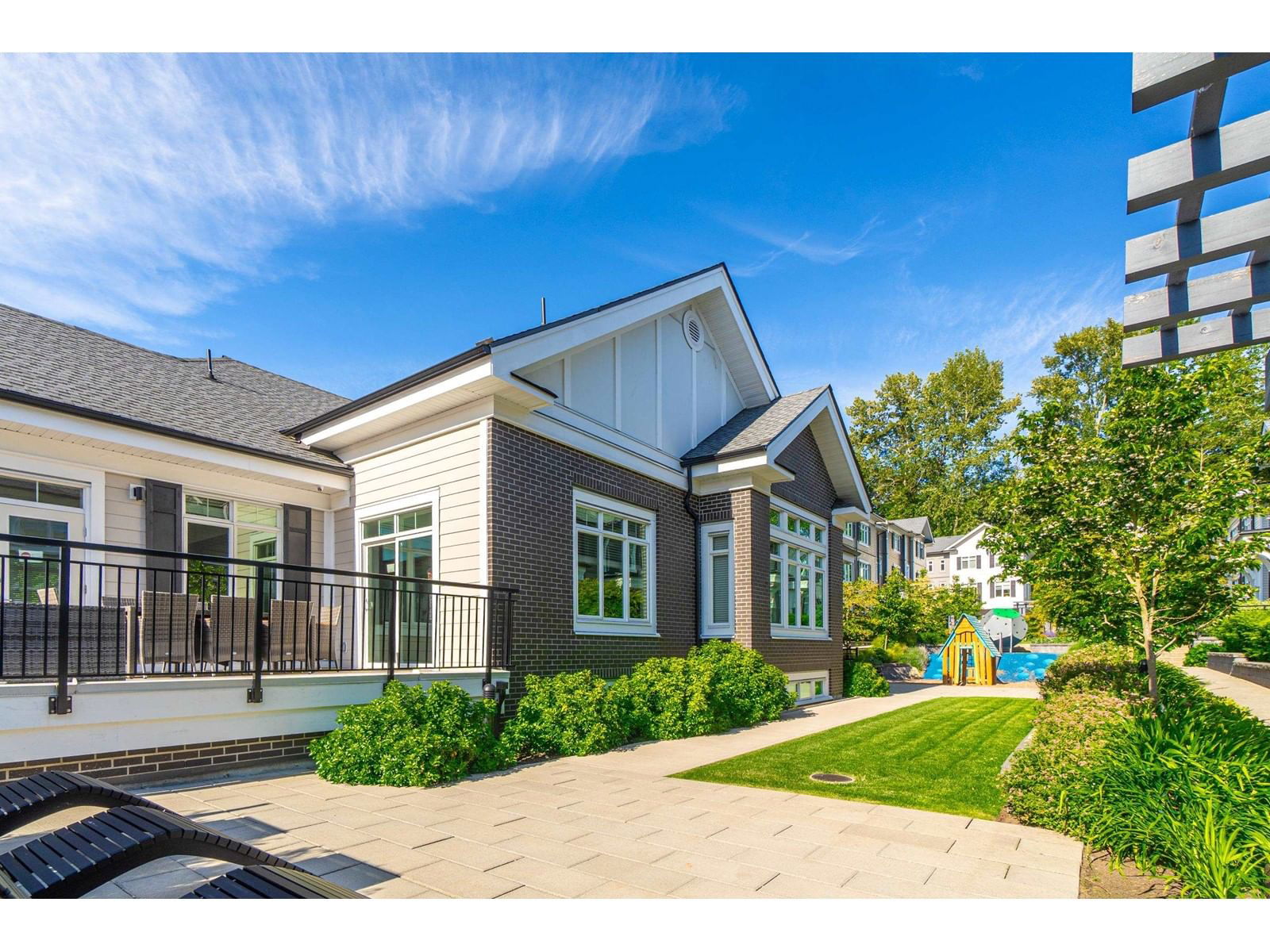 18 - 2070 OAK MEADOWS Image 34