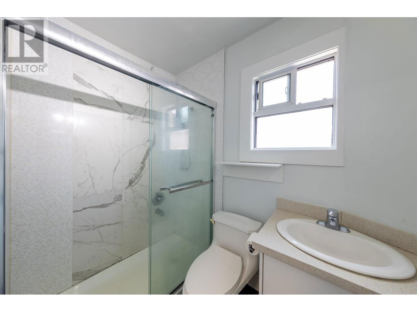 1181 KELOWNA STREET Image 15