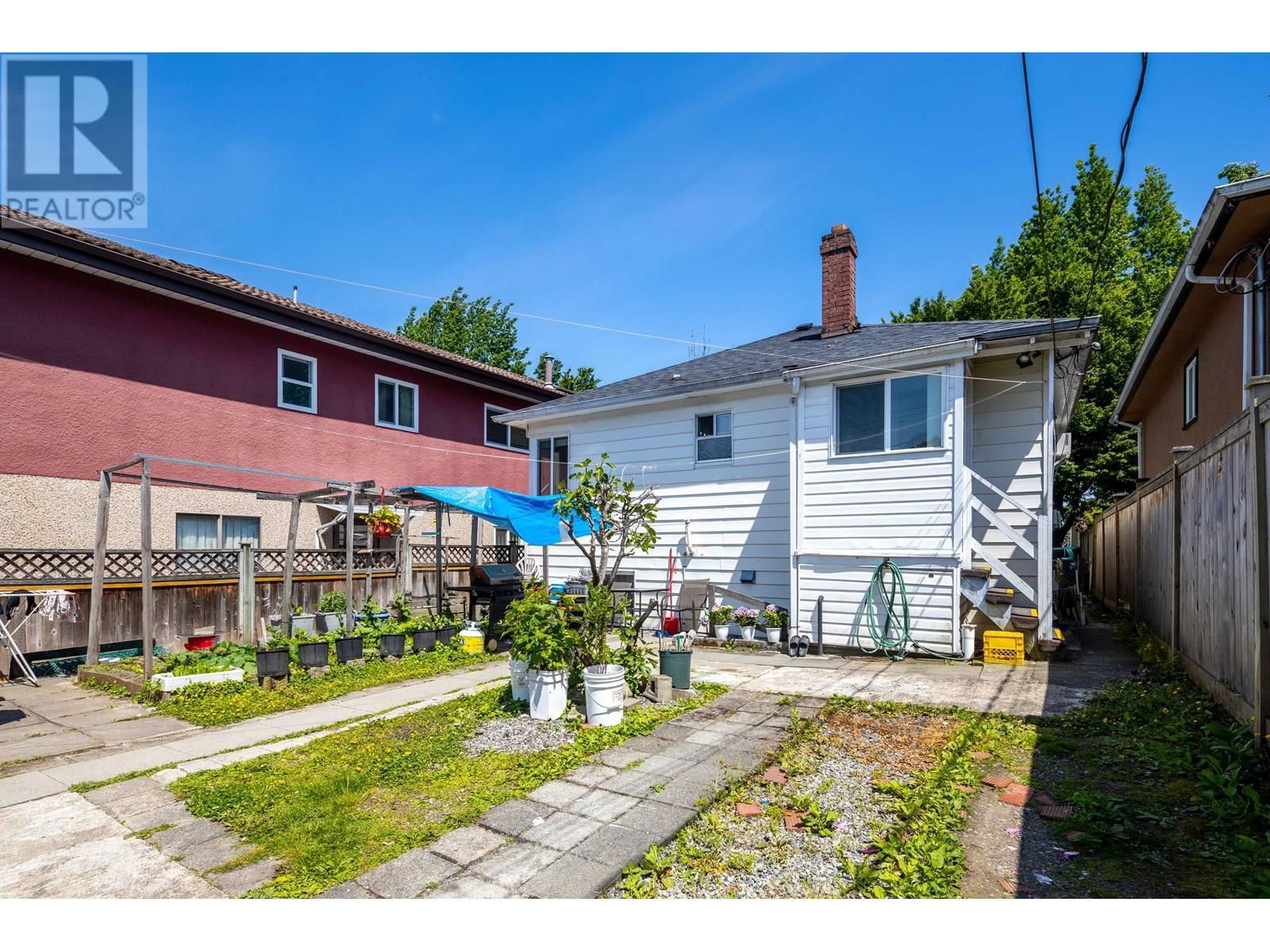 1181 KELOWNA STREET Image 17