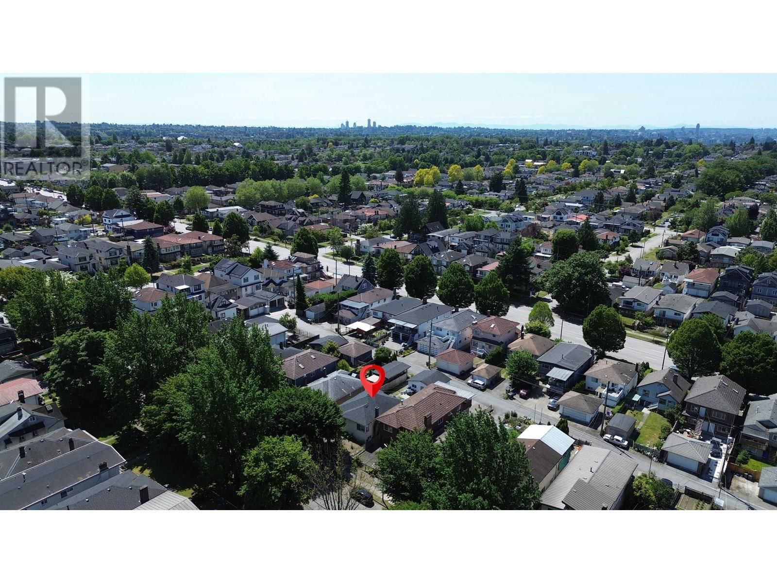 1181 KELOWNA STREET Image 18
