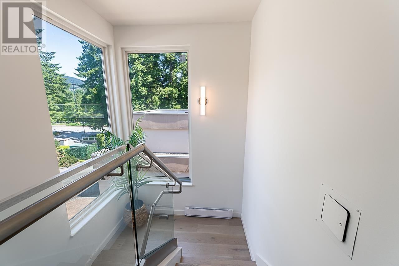 11 - 2425 EDGEMONT BOULEVARD Image 21