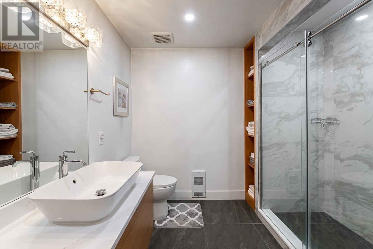 11 - 2425 EDGEMONT BOULEVARD Image 30