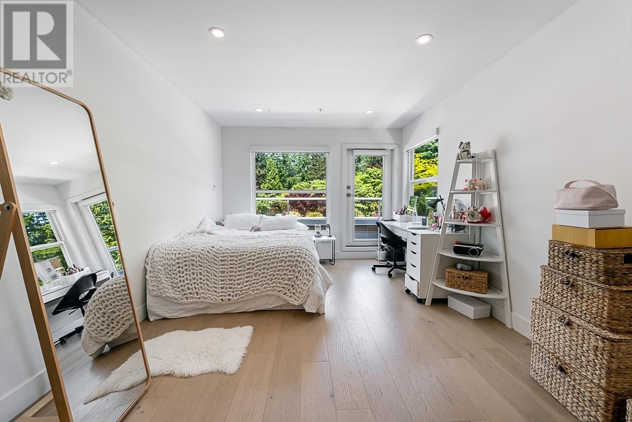 11 - 2425 EDGEMONT BOULEVARD Image 31