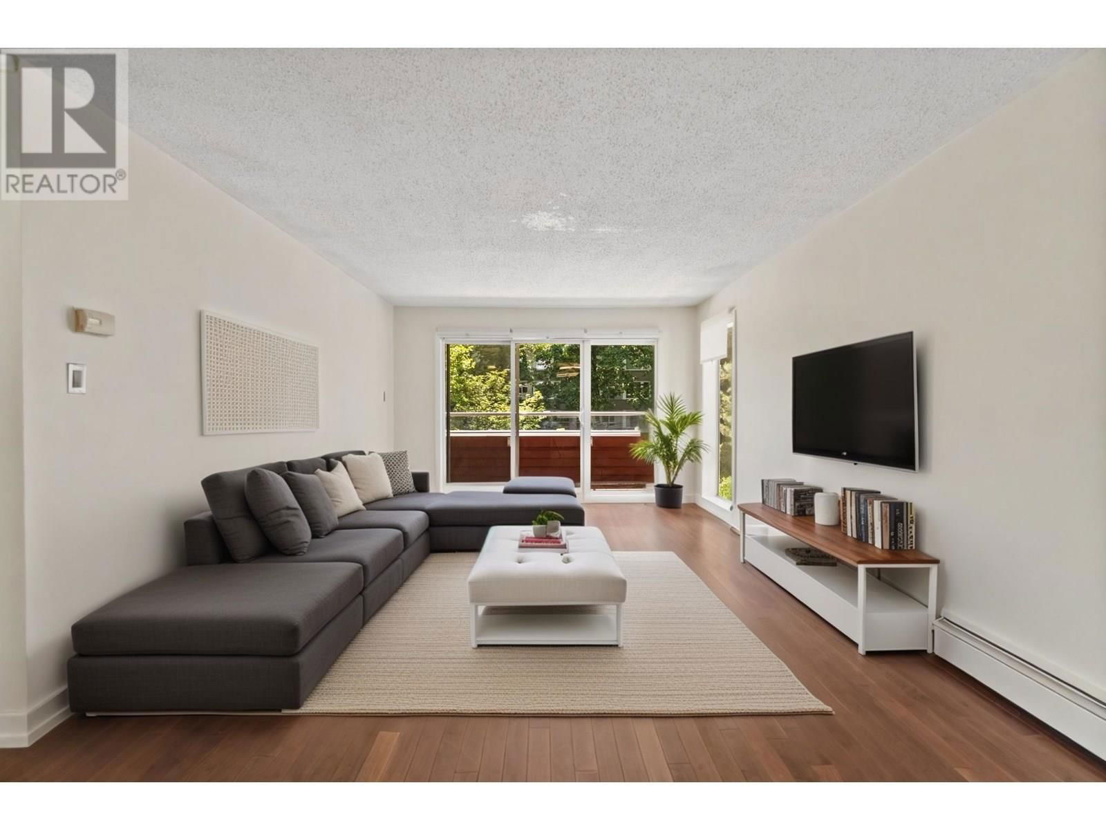 202 - 250 1ST STREET Image 1