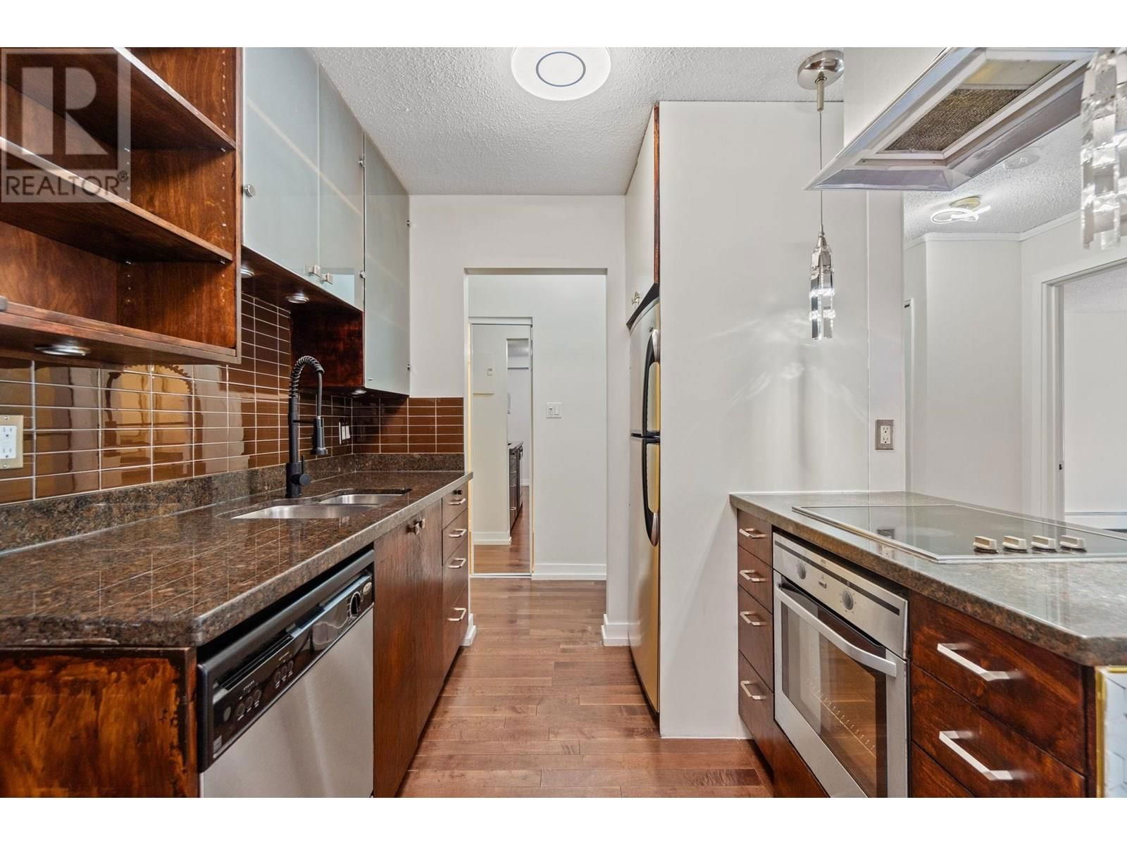202 - 250 1ST STREET Image 10