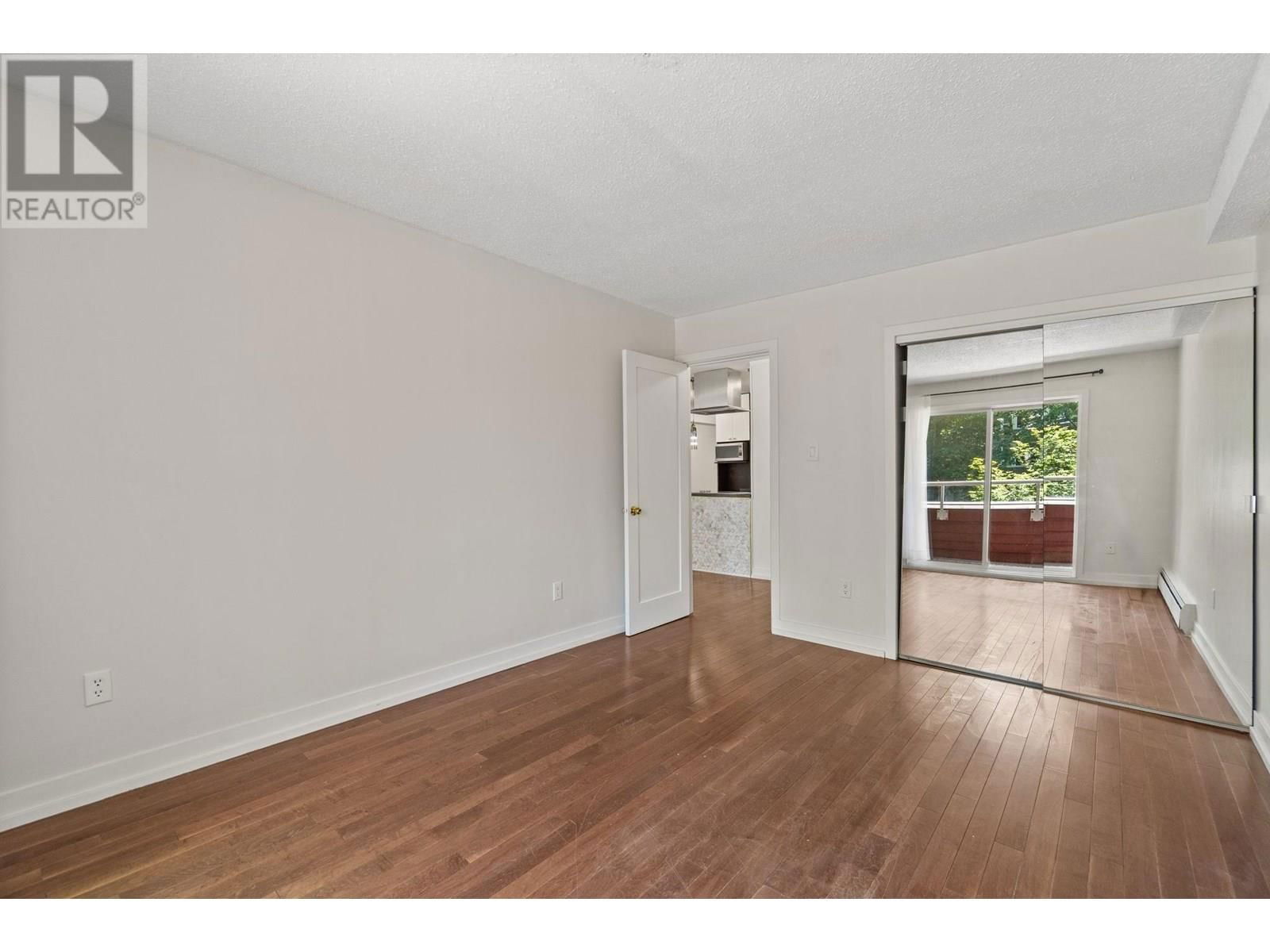 202 - 250 1ST STREET Image 12