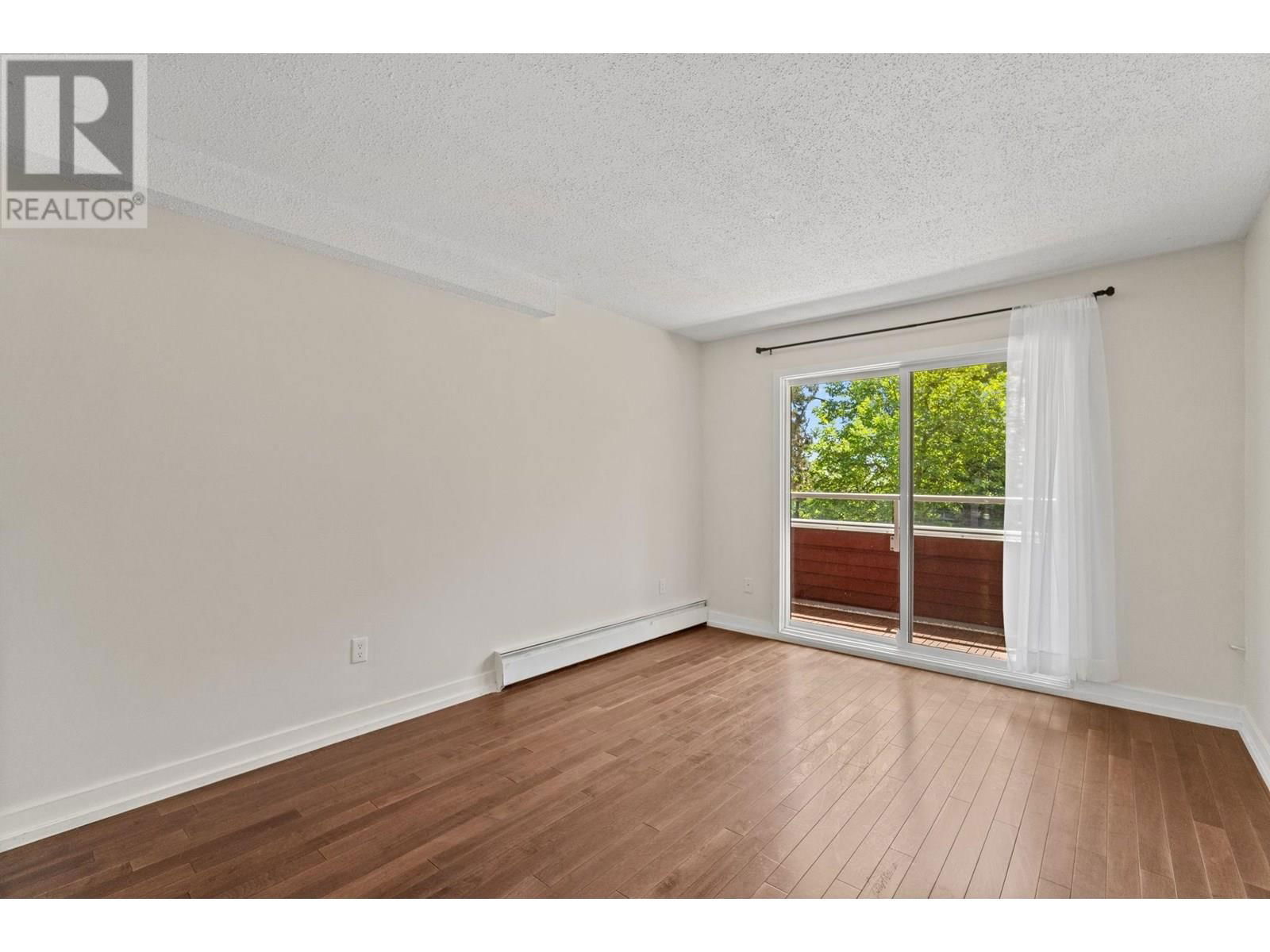 202 - 250 1ST STREET Image 13