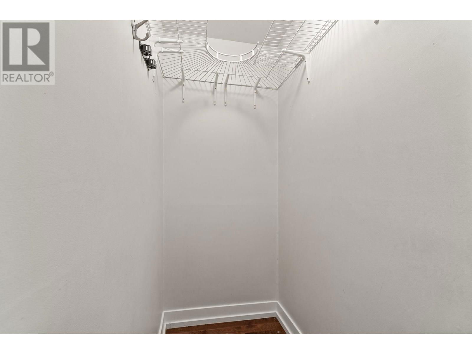 202 - 250 1ST STREET Image 17