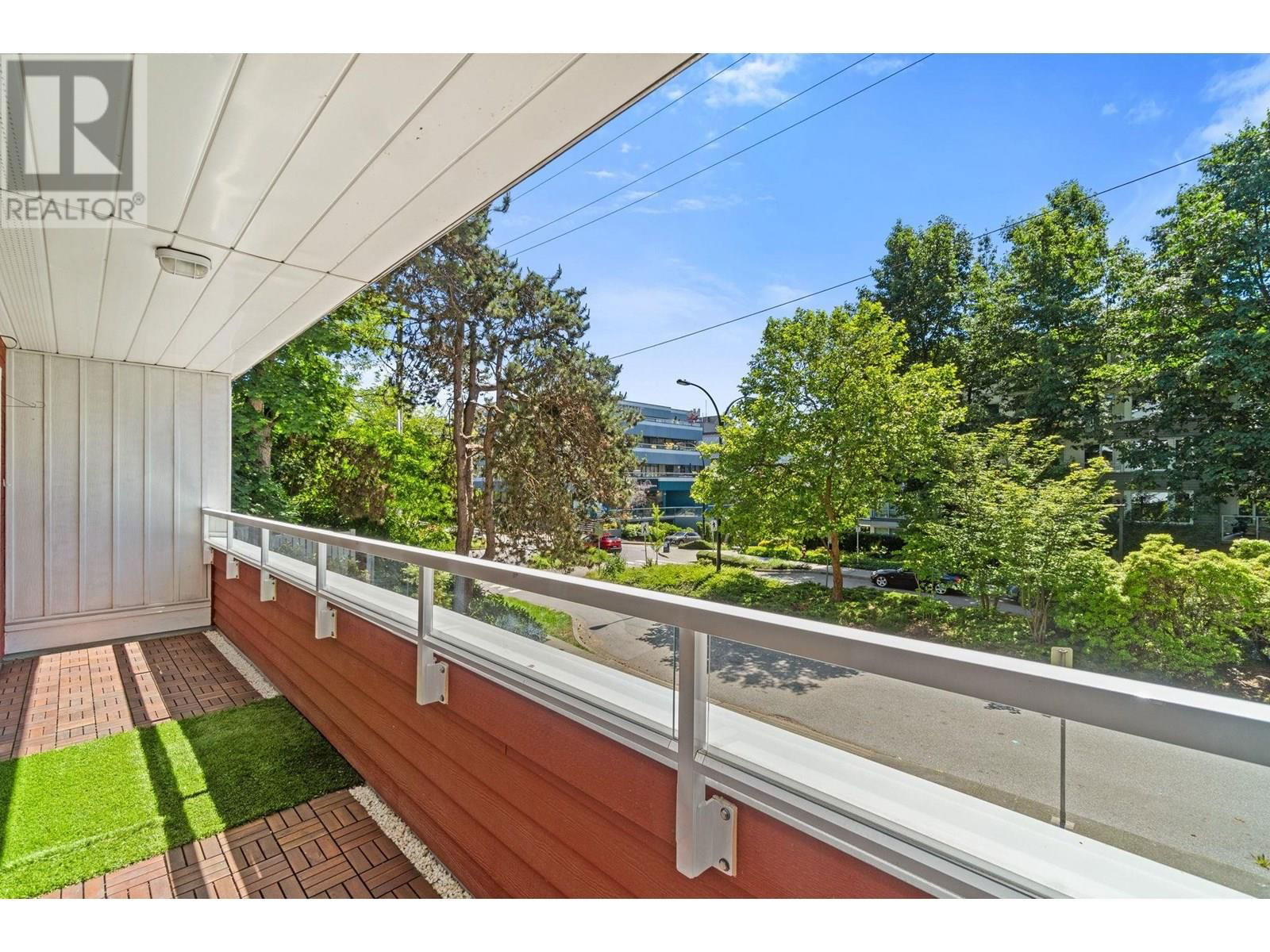 202 - 250 1ST STREET Image 18