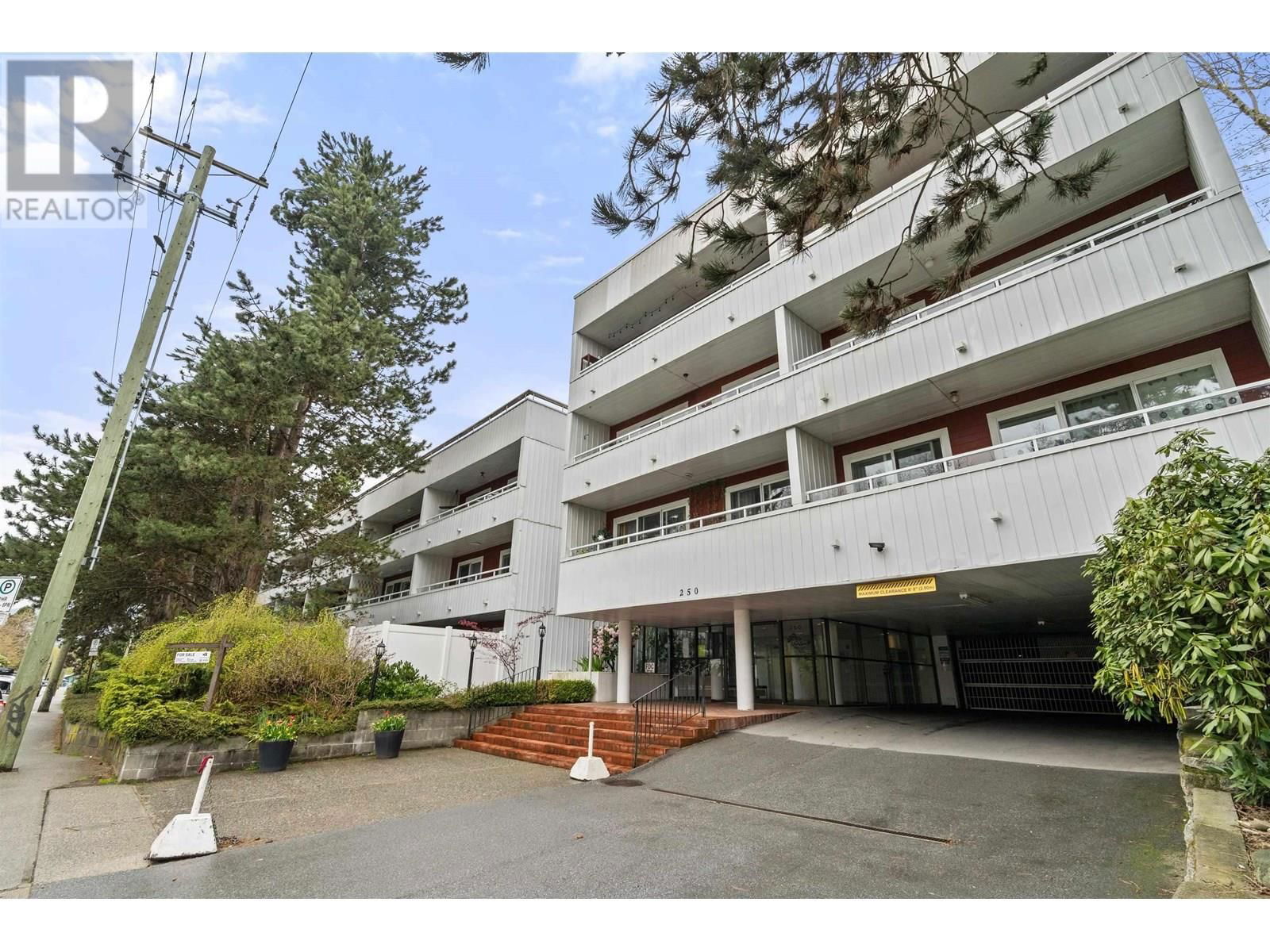 202 - 250 1ST STREET Image 2