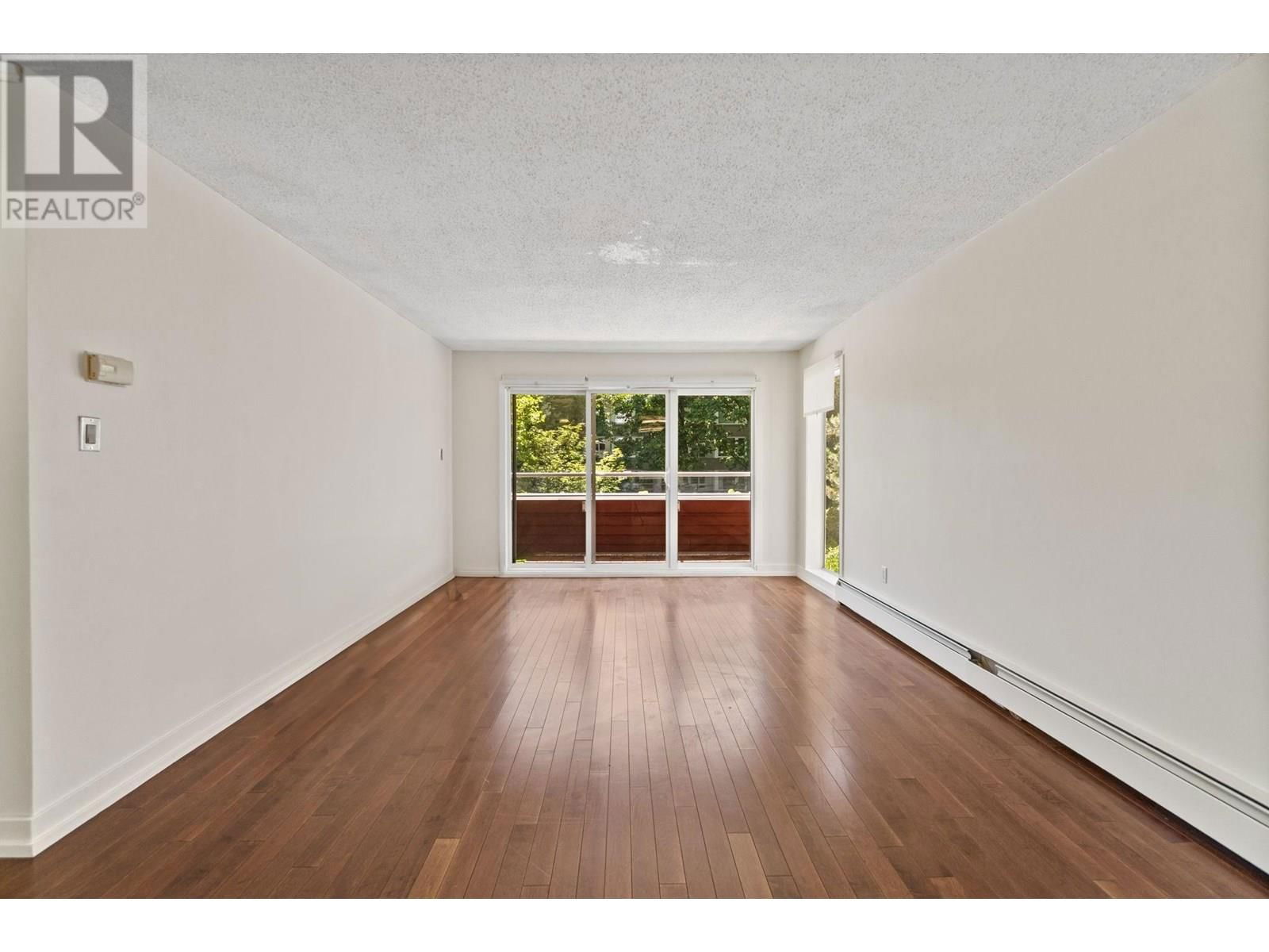 202 - 250 1ST STREET Image 4