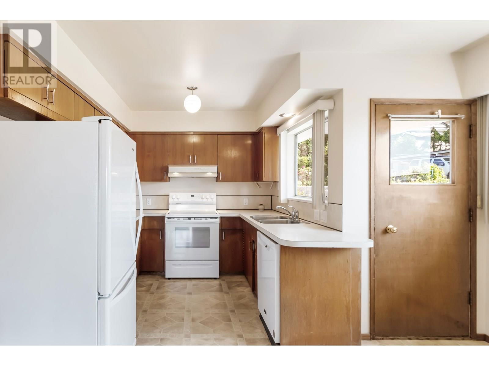 7988 SUSSEX AVENUE Image 13